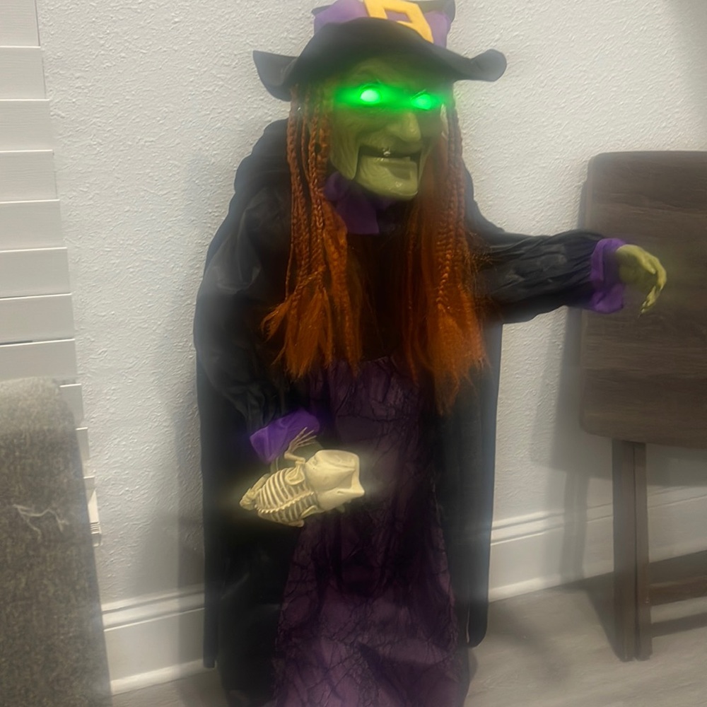 Halloween talking and moving witch